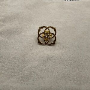 Gold logo Pin Brooch - Kendra Scott